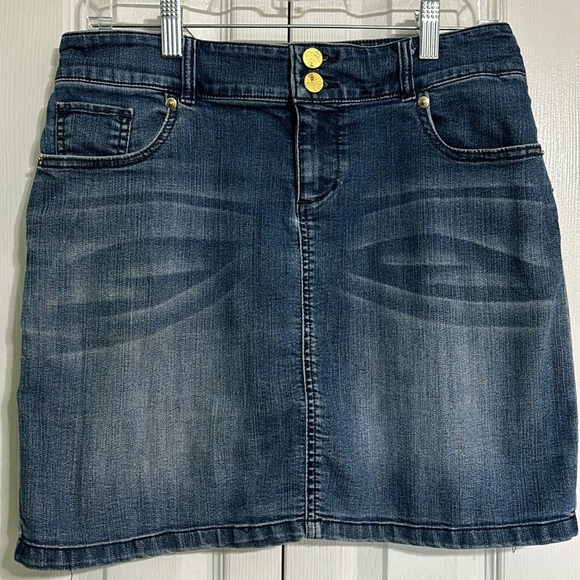 New York & Co Jean Skirt Size 6 - Picture 2 of 7